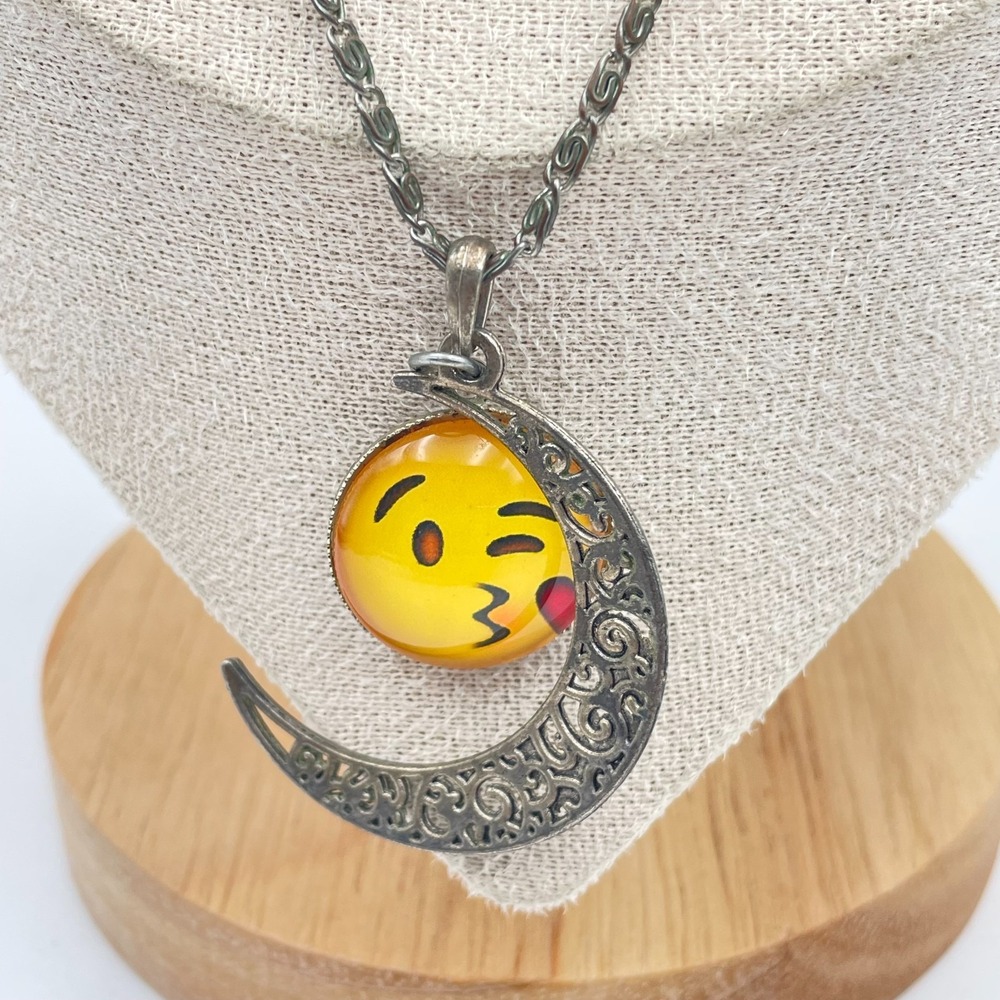 Vintage Silver Tone Crescent Moon Emoji Necklace Kissing Face Pendant Jewelry